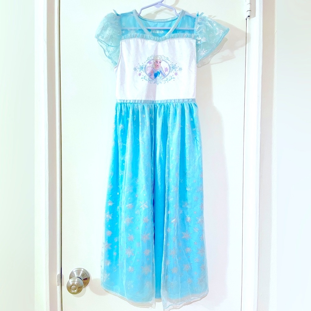 Disney Frozen Elsa size 8 Nightgown